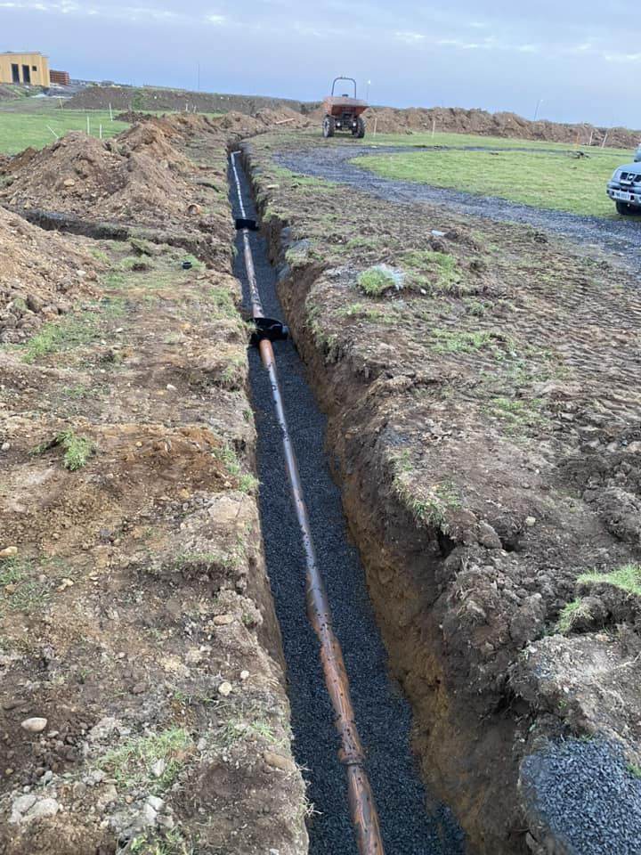 Drainage trench and pipe installation